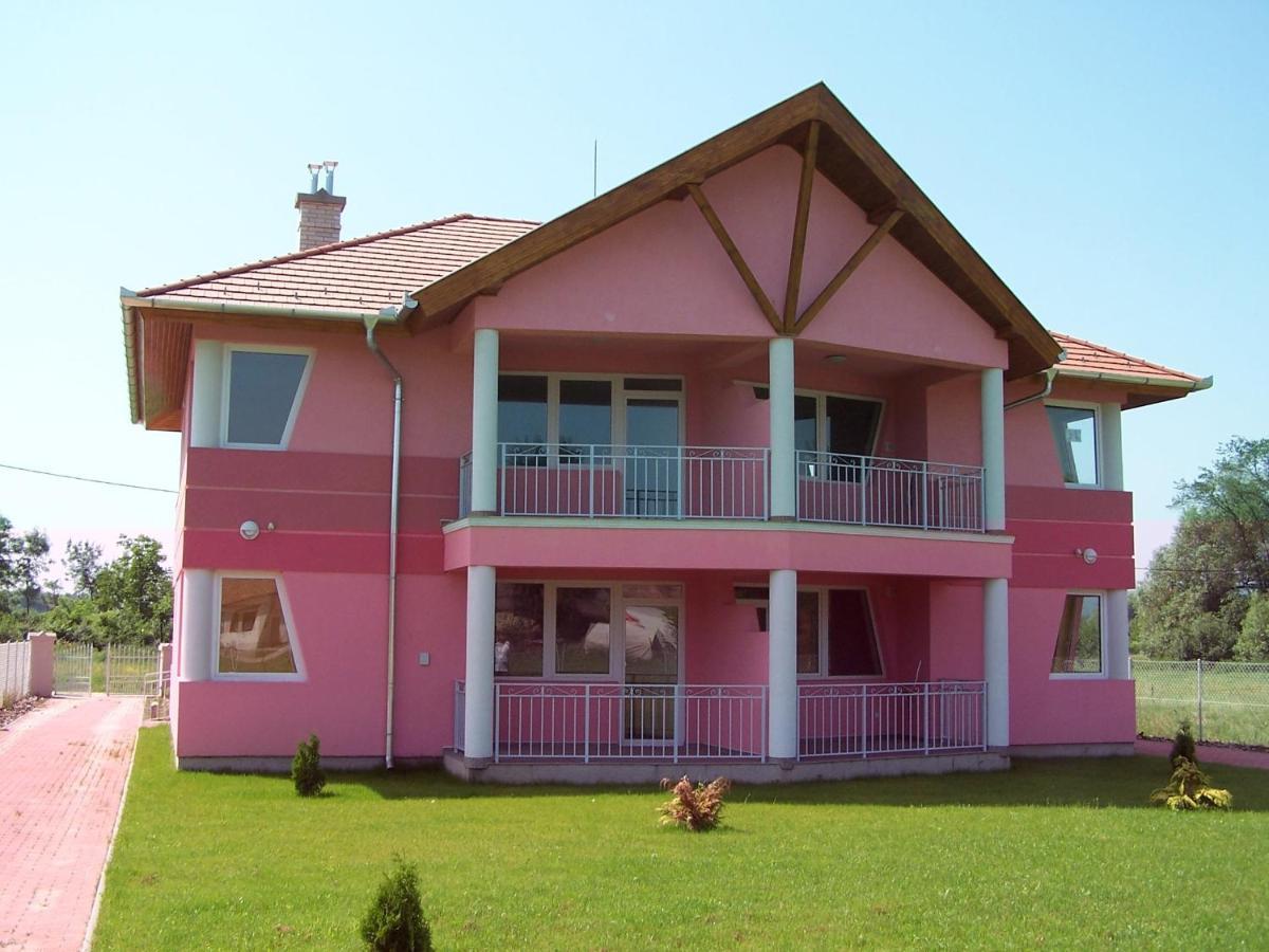Liget Apartmanhaz 凯达库塔尼 外观 照片