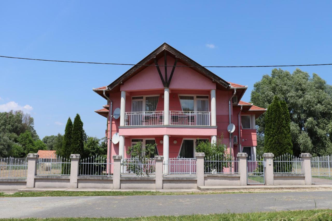 Liget Apartmanhaz 凯达库塔尼 外观 照片