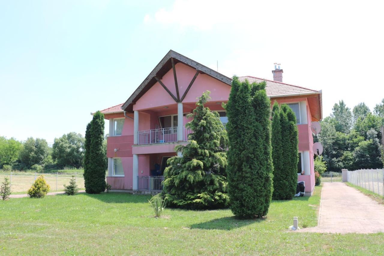 Liget Apartmanhaz 凯达库塔尼 外观 照片