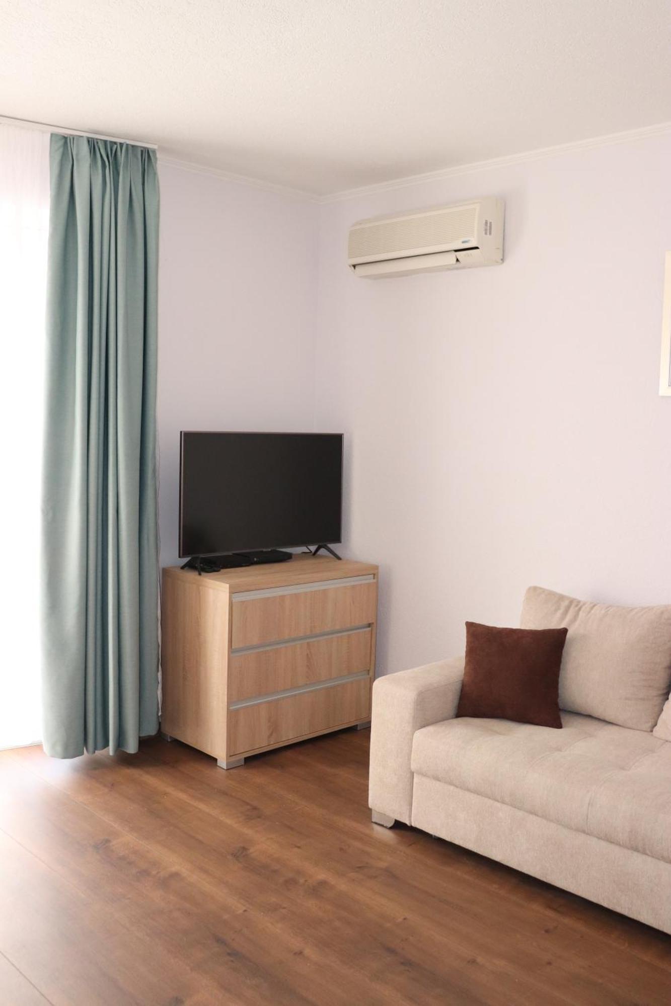 Liget Apartmanhaz 凯达库塔尼 外观 照片